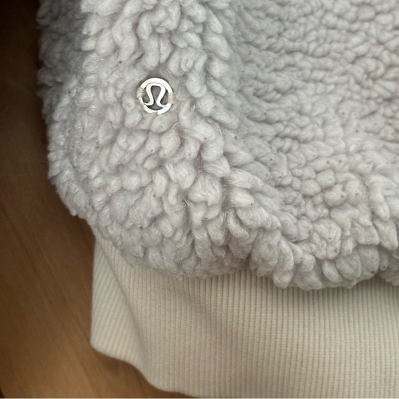LULULEMON Cropped Hooded Sherpa Jacket Gray Size 10 Athleisure - Picture 3 of 5